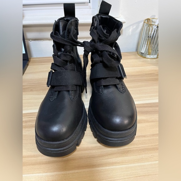 UGG Ashton Lace Up - Picture 8 of 8